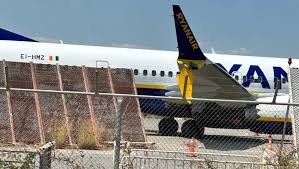 Ryanair: Boeing 737 heurte une barrière à l'atterrissage en Grèce - Imagen ilustrativa del artículo