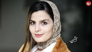 عکس| سفر زمان؛ تیپ و چهرۀ «غزاله اکرمی» (سوجان) در اکران «بچه‌ی مردم»