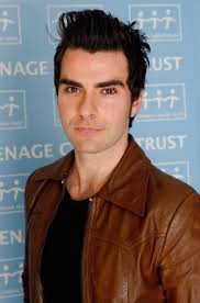 Front man Kelly Jones of Welsh rock band the Stereophonics poses backstage during the third night of a series of concerts ... - Teenage%2BCancer%2BTrust%2B2009%2BPress%2BRoom%2BDay%2B3%2BVj_r0njVA5jl