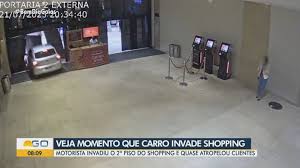 Carro Louco Invade Shopping! O Que Aconteceu no Flamboyant?