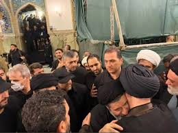 فرزند رهبر شهید انقلاب در آغوش سیدحسن خمینی