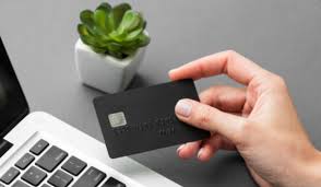 Banco Central emite alerta que atinge todos os brasileiros que usam cartão de crédito