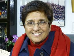 ... Sozialaktivistin, Indiens erste Polizistin (Sandra Petersmann)Es mangelt ...