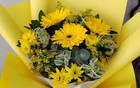 ¿Por qué se regalan flores amarillas hoy?
