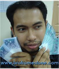 Ada sesiapa nak duit raya?? Bro tengah bermurah hati… terutama dekat penjejak setia di blog bro nie… tapi tetap ada syarat2nya. (time tue buli u&#39;ll yang nak ... - Bro-Framestone-Duit-Raya