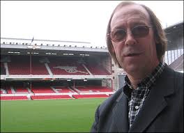 Arsenal legend Charlie George gave BBC Sport&#39;s Chris Bevan a personal tour of Highbury before they beat Wigan 4-2 in the final game to be played at the ... - _41626292_ars2