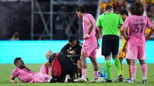 Jordi Alba injured during the match