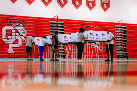 Michigan Democrats choose between two visions for their party with Senate seat on the line, in photos — AP News