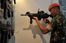 Hasil gambar untuk FOTO FOTO SENJATA  TENTARA INDONESIA