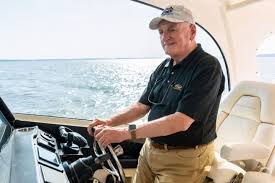 He worked 100-hour weeks to save a nearly bankrupt boat company. At 83, he’s just turned down $400 million