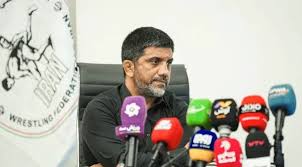 دبیر: ایمان، سوخت قهرمانان کشتی است / اگر احمد محمدنژاد وزن کم نکند، از اردو اخراج می‌شود + فیلم