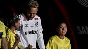 Criança vai às lágrimas ao entrar com Neymar em jogo na Argentina; veja