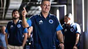 Cruzeiro: diretor de futebol responde se clube fará investimentos no meio do ano