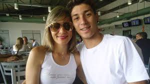 Mãe que atribui morte do filho ao vício em apostas diz que jovem passava noites em claro apostando: 'Estava cego pelo vício'