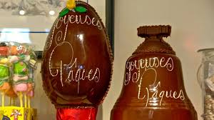 Résultat de recherche d'images pour "photo gratuite cloche en chocolat de Pâques"