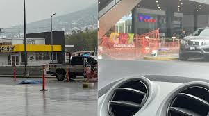 Reportan presunto suicidio en plaza comercial de Guadalupe