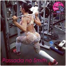 Resultado de imagem para imagens de musculação feminina passada smith