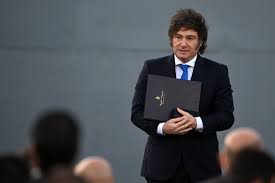 Milei en la cuerda floja: ¿Remodelación de Gabinete tras escándalos? - Imagen principal del artículo