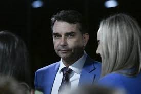 A queda das intenções de voto em Flávio Bolsonaro na direita não bolsonarista