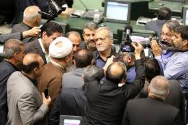ببینید: طرح تازه تیم جلیلی- پایداری علیه پزشکیان / ماجرای مقایسه پزشکیان با بنی صدر چیست؟