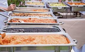 Bienestar gastará 83 mdp en comida para reuniones; hamburguesas, mole, pozole y taquizas en el menú