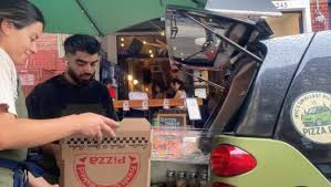 NYC’s Red-Hot Pizzeria in a Tiny Green Smart Car: ‘It’s Like a Magic Act’