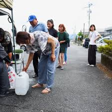 Japan quake survivors battle thirst, heat as death toll rises to 25