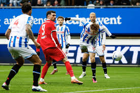 LIVE eredivisie | Heerenveen-keeper Klaverboer voorkomt doelpunt van Ierse held Troy Parrott