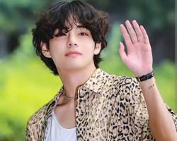 Image of Kim Taehyung (V) most handsome man in the world