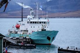 Ukraine News: Norwegen beschlagnahmt russisches Schiff vor Spitzbergen - Politik - SZ.de — SZ.de