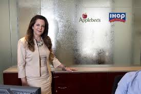 Applebee's Revenge: Woman Denied CEO Role, Buys the Company! - Imagen principal del artículo