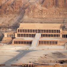 Egipto crea un comité para organizar el turismo durante el eclipse solar total de 2027