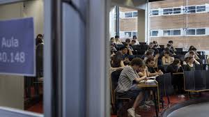 El correo de un decano de la Pompeu Fabra a los estudiantes que no van a clase: "Es preocupante y decepcionante"