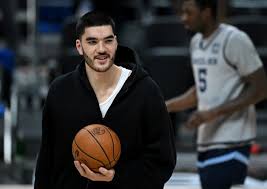 Watch Zach Edey's gesture to Gene Keady at Purdue basketball game