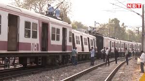 दिल्ली में पटरी से उतरी निजामुद्दीन-गाजियाबाद ईएमयू, कोई हताहत नहीं, देखें वीडियो