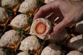 Veja como fazer morango cravejado, primo do morango do amor