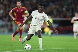 Liverpool, Everton and West Ham ‘fierce’ competitors to sign 22-goal striker – Fee over €25m