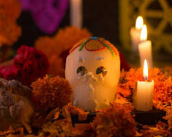 Imagen de traditional Yoruba altar with offerings to different orishas