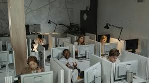 Luce e gas, addio alle chiamate degli operatori senza consenso: contratti nulli dal 19 giugno