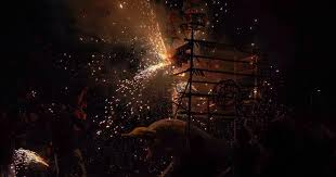 Explota remolque de pirotecnia para fiestas patrias en Arroyo Zarco, Edomex