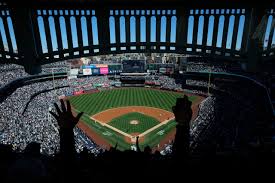 Red Sox legend gets hostile welcome from Yankees fans in Bronx