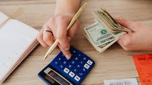 Os 5 benefícios que também aumentam com o salário mínimo maior