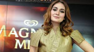 Hasil gambar untuk tentang luna maya