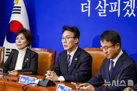 발언하는 김민석 당대표