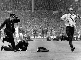 EVERTON FAN BEING CHASED BY THE KEYSTONE COPS AT WEMBLEY....HAHAHA ... via Relatably.com