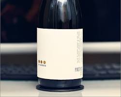 Изображение: Et Cetera Pinot Noir wine