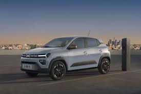 Dacia va vinde pentru un timp două modele electrice. Când va fi lansată viitoarea mașină de oraș și unde poate fi produsă