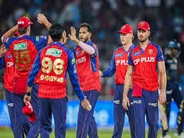 "Their top orders are in good form" Sanjay Bangar shares insights ahead of SRH vs PBKS clash