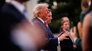 Trump manda revendedores baixarem preço da gasolina