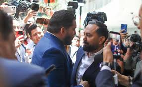 Diputados Arturo Ávila y Carlos Gutiérrez Mancilla protagonizan pleito en la Permanente